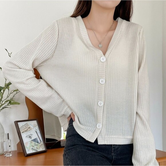 Dazy Tops - Dazy SHEIN Women's Cream Button Front Long Sleeve Knit Top Size Medium 🐈